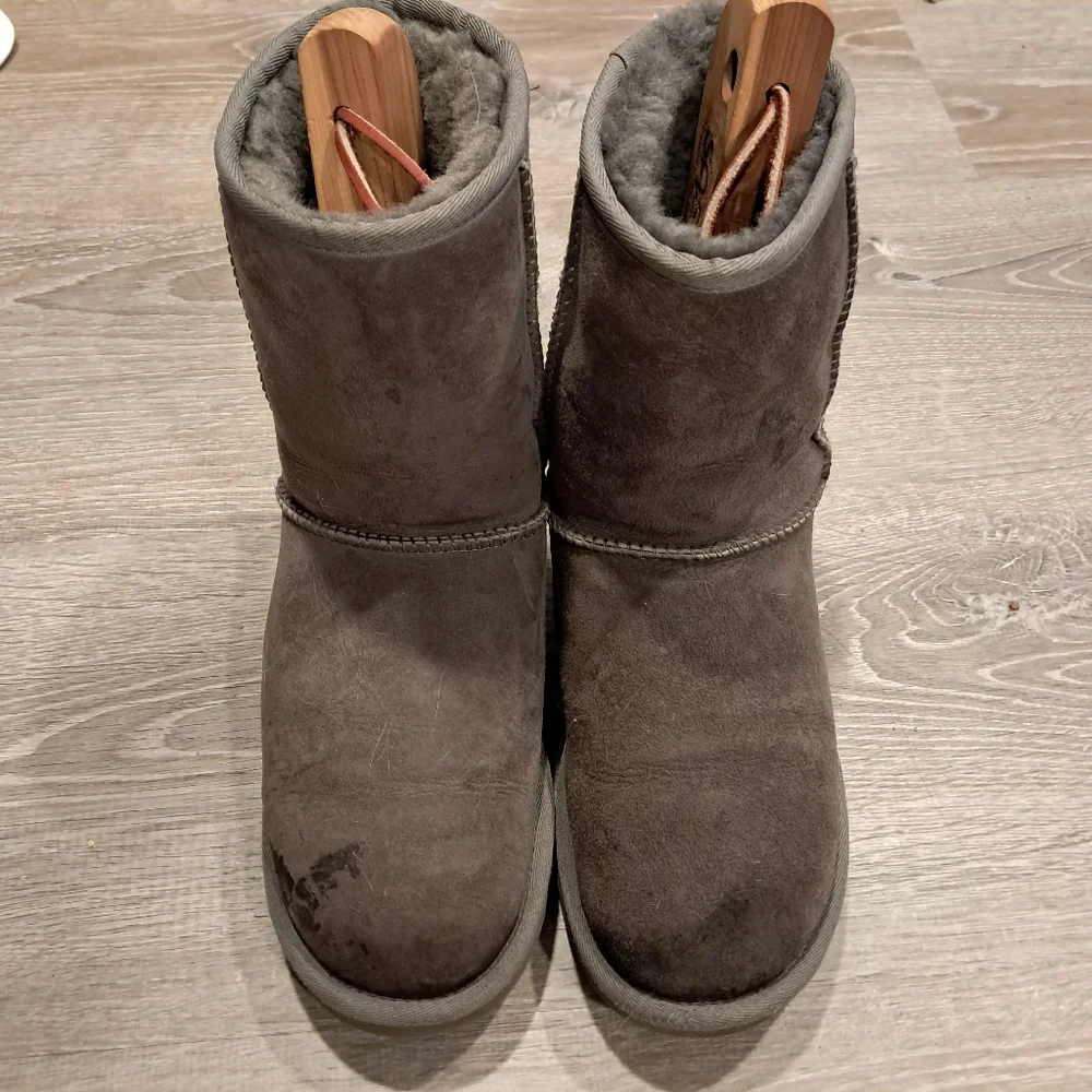 UGG Gray Sheepskin Suede Women's Boots - Picture 5 of 10
